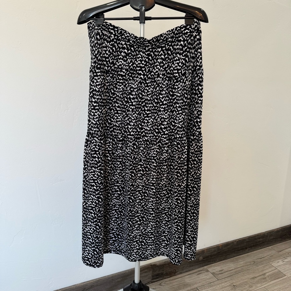Simply Vera Wang Black and White Maxi Skirt Womens Size XL EUC